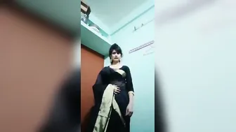 Tall Bhabhi Stripping Out Of Saree Exposing Everything On Cam