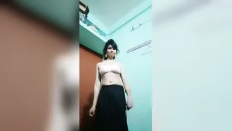 Tall Bhabhi Stripping Out Of Saree Exposing Everything On Cam
