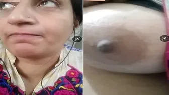 Mature Pakistani Bhabhi Getting Naked On Dirty Video Call