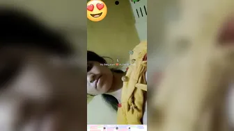 Telugu Babe Showing Off Her Big Juicy Tits In Leaked Clip
