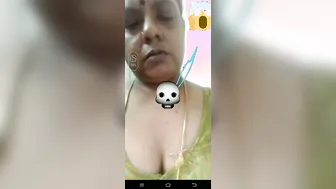 Mature Indian Aunty Stripping And Teasing On Video Call