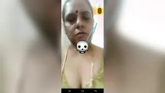Mature Indian Aunty Stripping And Teasing On Video Call