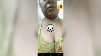 Mature Indian Aunty Stripping And Teasing On Video Call