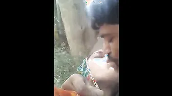 Mature Aunty Making Out And Flashing Pussy In Open Fields