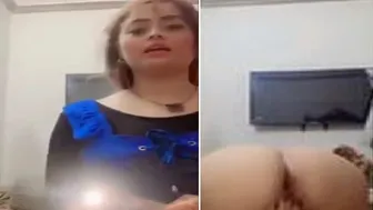 Thick Booty Babe Fingering Herself In Front Of Bathroom Mirror