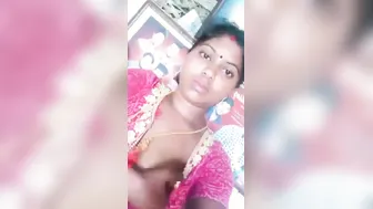 South Indian Wife Showing Her Heavy Milky Breasts On Camera