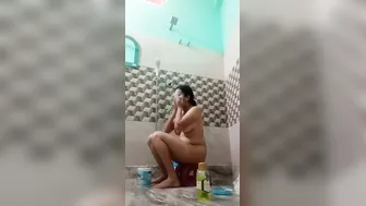 Cute Girl Filming Herself Naked While Bathing In Her Bathroom