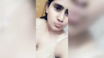 Sexy Babe Revealing Her Tight Body In Private Amateur Video