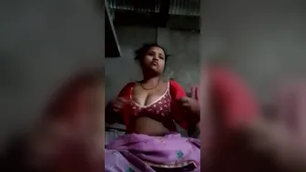 Horny Bhabhi Showing Big Tits And Fingering Herself On Camera