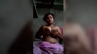 Horny Bhabhi Showing Big Tits And Fingering Herself On Camera