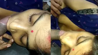 Married Bhabhi Sucking Cock Showing Her Boobs In Leaked Tape