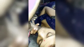 Married Bhabhi Sucking Cock Showing Her Boobs In Leaked Tape