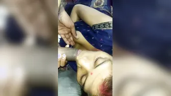 Married Bhabhi Sucking Cock Showing Her Boobs In Leaked Tape
