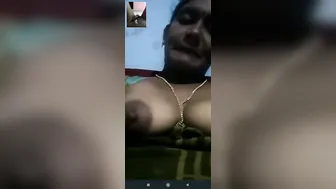 Indian Wife Teasing Topless In Arousing Leaked Video Clip