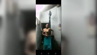 Tamil Aunty Exposing Herself Completely In Leaked Viral Video