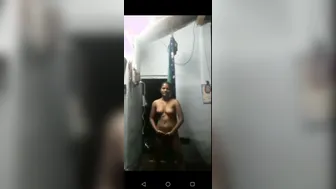 Tamil Aunty Exposing Herself Completely In Leaked Viral Video