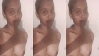 College Babe Showing Off Her Perky Boobs In Leaked Selfie Clip