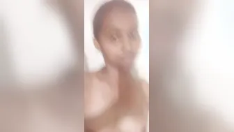 College Babe Showing Off Her Perky Boobs In Leaked Selfie Clip