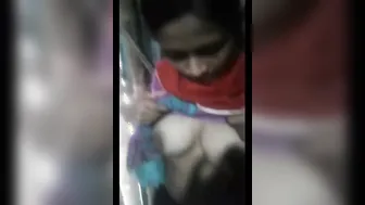 Village Babe Showing And Squeezing Her Boobs In Leaked Selfie