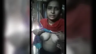 Village Babe Showing And Squeezing Her Boobs In Leaked Selfie