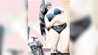 Desi Cam Girl Slowly Removing Her Saree Getting Naked Live