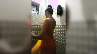 College Dancer Babe Bathing Nude Sending Private Video