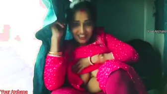 Horny Bhabhi Getting Fucked Hard On Moving Train Caught
