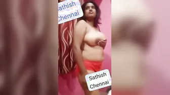 Chennai Married Woman Flashing Massive Boobs To Stranger