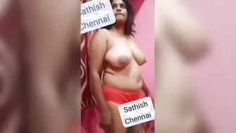 Chennai Married Woman Flashing Massive Boobs To Stranger
