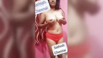 Chennai Married Woman Flashing Massive Boobs To Stranger