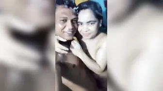 Young Lovers Bathing Together Naked In Their Private Viral Clip