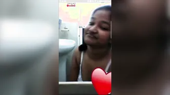 Sri Lankan GF Stripping Naked During Late Night Video Call