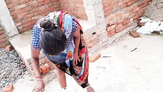 Busty Village Bhabhi Pissing Outside In The Fields Caught