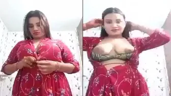 Desi GF Flashing Her Perky Tits On Selfie Camera