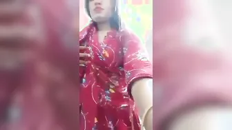 Desi GF Flashing Her Perky Tits On Selfie Camera