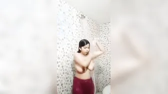 Girl Bathing Naked Showing Huge Boobs To Peeping Boyfriend
