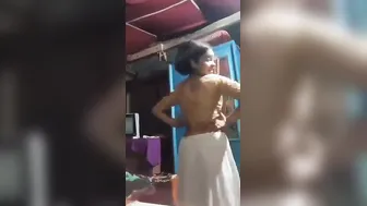 Sexy Indian Babe Stripping Her Saree Slowly Revealing Everything