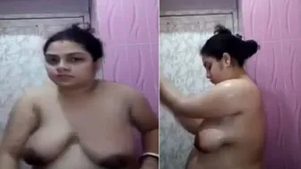Married Bhabhi Bathing Nude Exposing Her Massive Wet Boobs