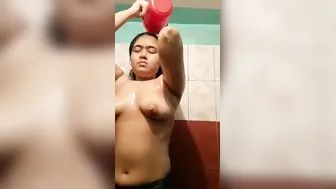 Bangla GF Bathing Naked Caught In Bathroom Secretly