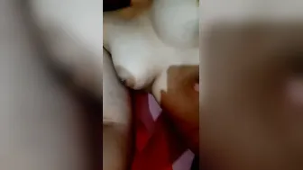 Bengali GF Showing Off Naked Boobs In Leaked Video