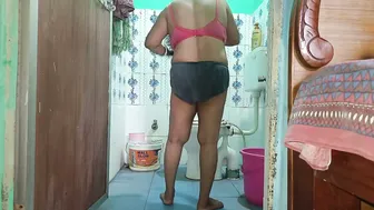 Chubby Babe Sucking Dick And Getting Fucked In The Bathroom
