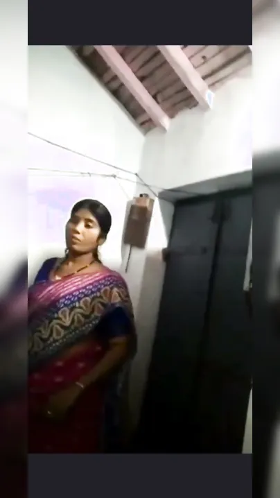 Village Milf Changing Saree Exposing Her Massive Boobs On Mms