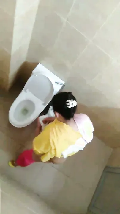 Desi Aunty Caught Pissing On Hidden Camera In Private Bathroom