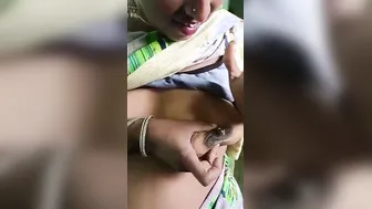 Bhabhi Squeezing Her Milky Boobs On Camera Homemade Video