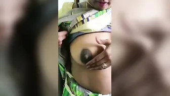 Bhabhi Squeezing Her Milky Boobs On Camera Homemade Video