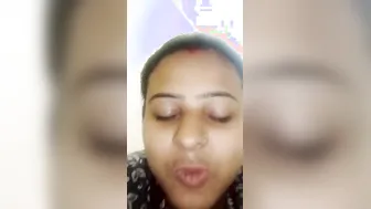 Boudi Exposing Her Huge Melons And Hairy Pussy In Leaked Clip