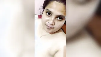 Mature Indian Babe Playing With Her Huge Natural Melons On Cam
