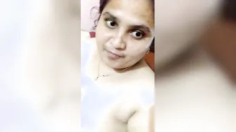 Mature Indian Babe Playing With Her Huge Natural Melons On Cam