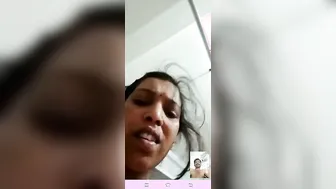 Bhabhi Strips Fully Naked During Late Night Video Call