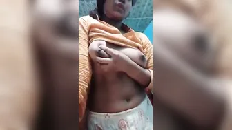 Young Desi Girl Flashing Her Big Natural Tits On Live Camera